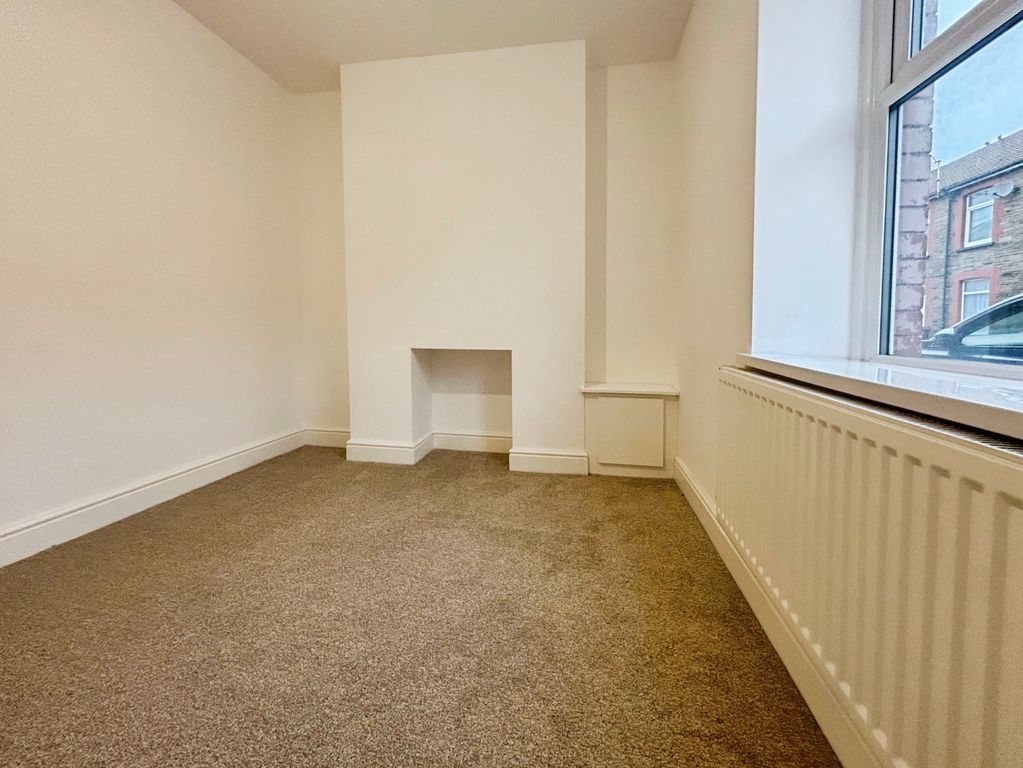 Property photo 3 of 11 Living Room