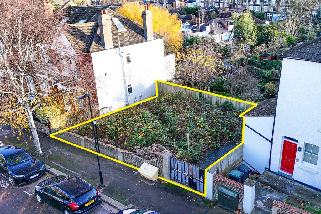 Property photo 1 of 4 Land To The South West Side Of 2 Donovan Avenue, London,  N10 2Jx