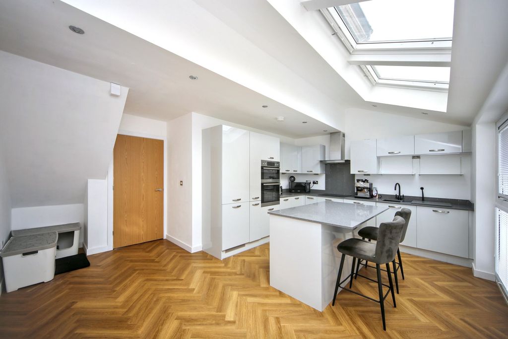 Property photo 2 of 27