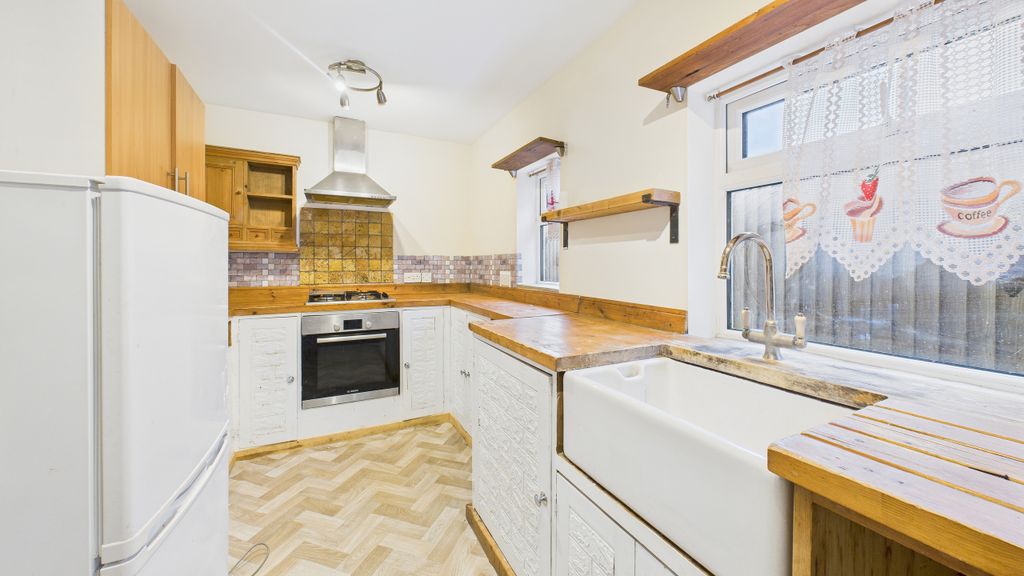 Property photo 2 of 18 Cam04968G0-Pr0095-Still003