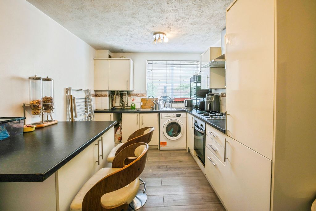 Property photo 1 of 17 Kitchen