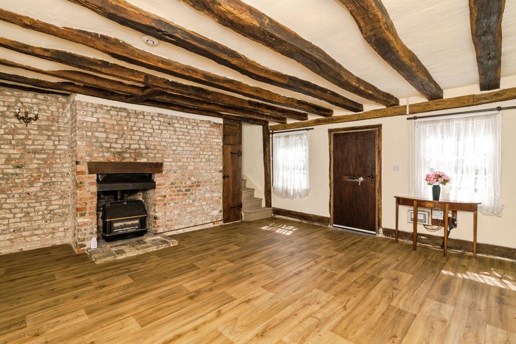 Property photo 2 of 19 Sitting Room