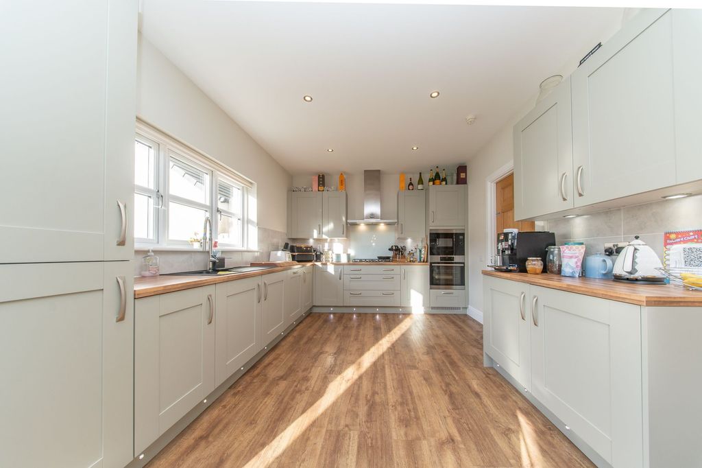 Property photo 3 of 45 Kitchen