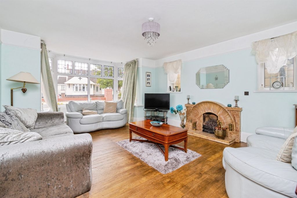 Property photo 2 of 34