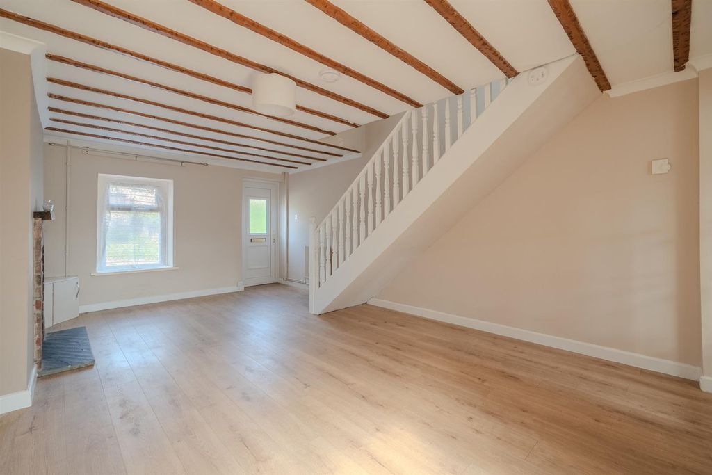 Property photo 3 of 18 14 King St-11.Jpg