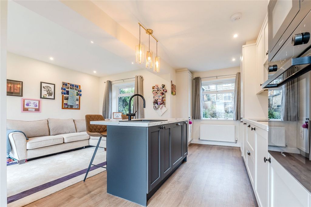 Property photo 2 of 15 Picture No. 18