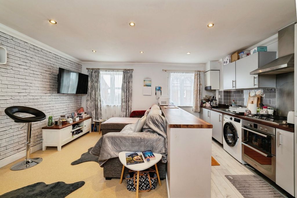 Property photo 3 of 17