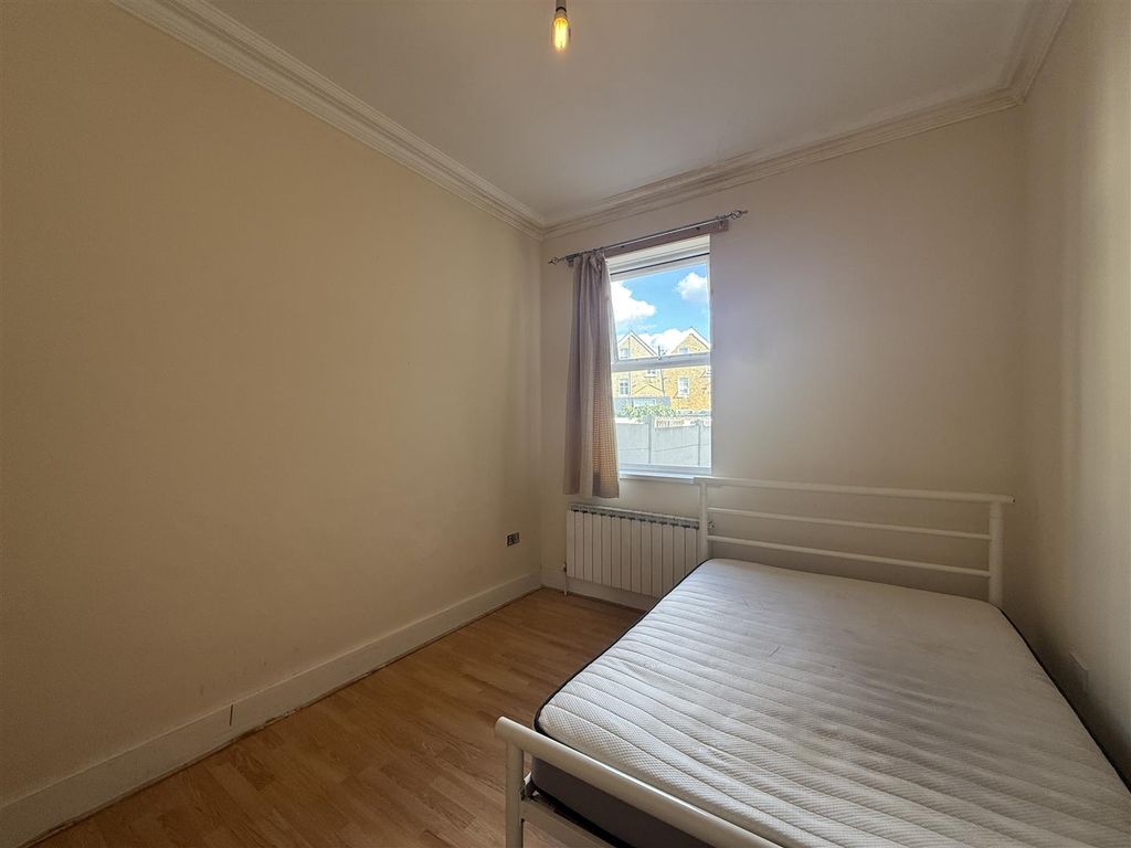 Property photo 2 of 10 Room 4.Jpg
