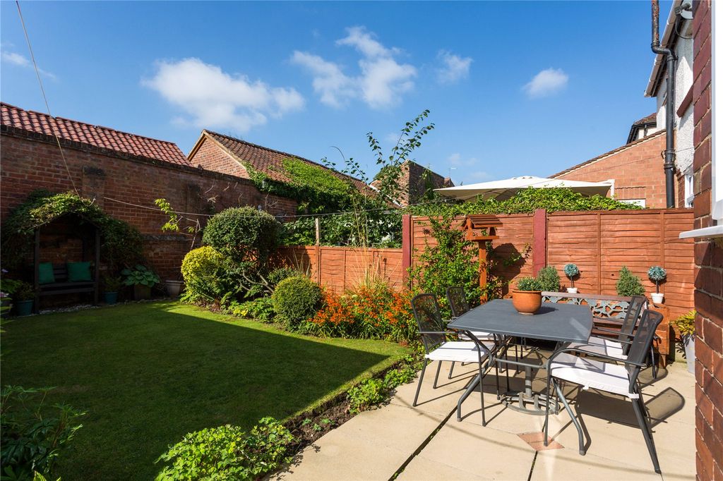 Property photo 2 of 16 Photos