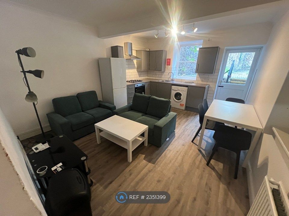 Property photo 3 of 11