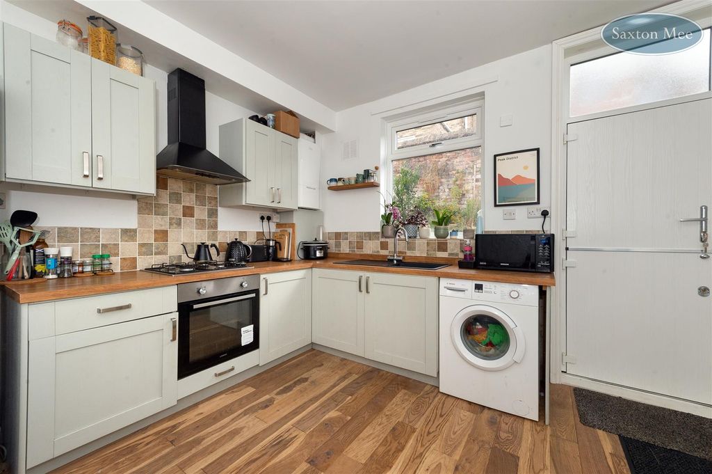 Property photo 3 of 19 56 Hoole Street - Kitchen 1164.Jpg