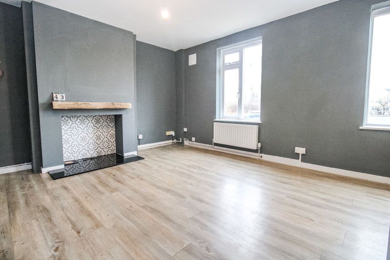 Property photo 3 of 11 Lounge