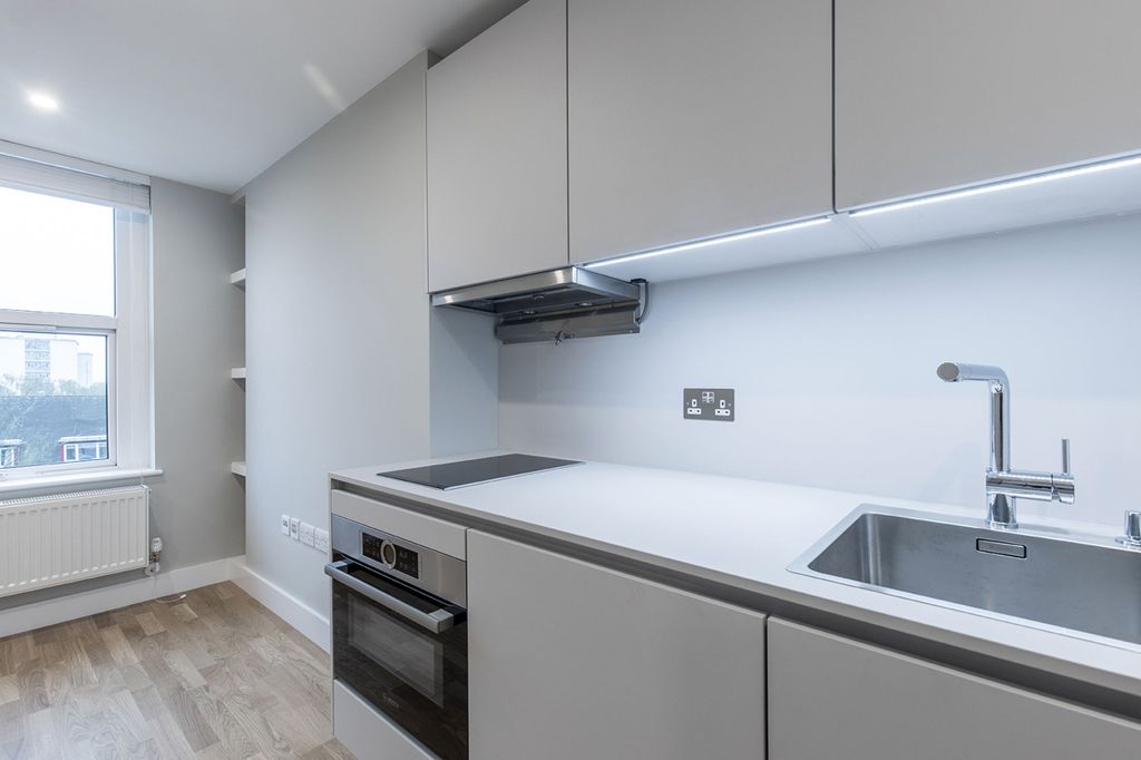 Property photo 3 of 11 Kitchen (Example)