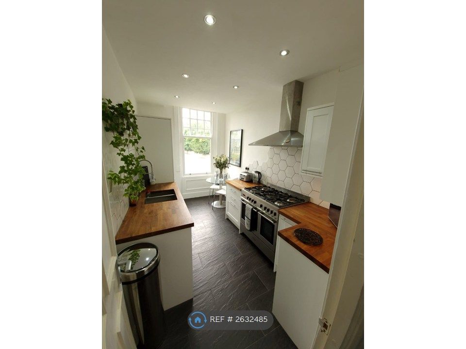 Property photo 2 of 11 Kitchen
