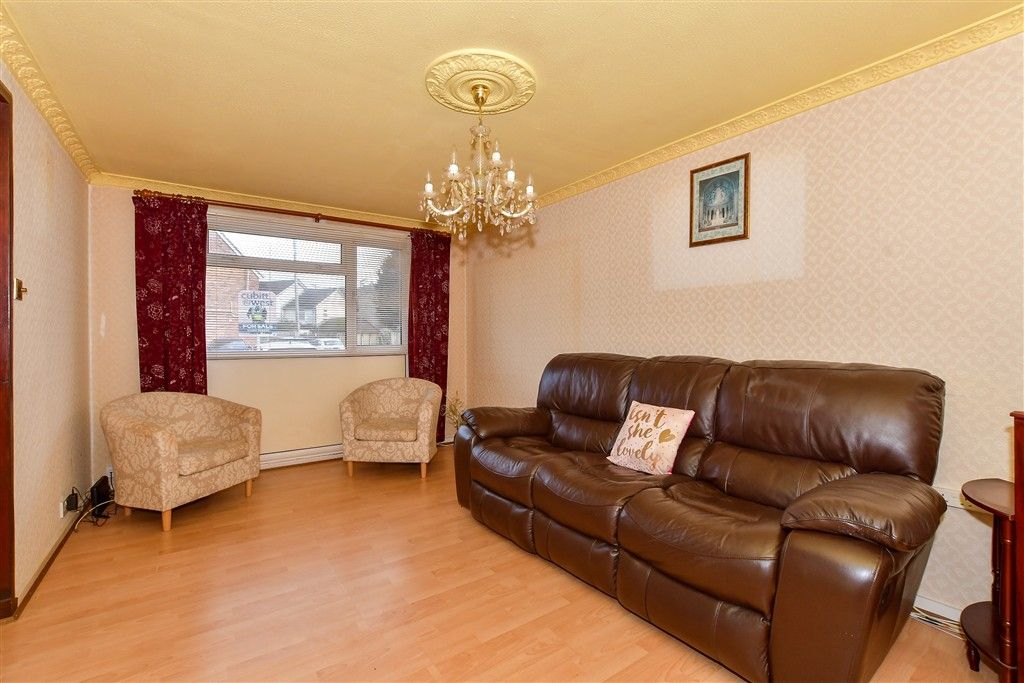 Property photo 1 of 11 Lounge