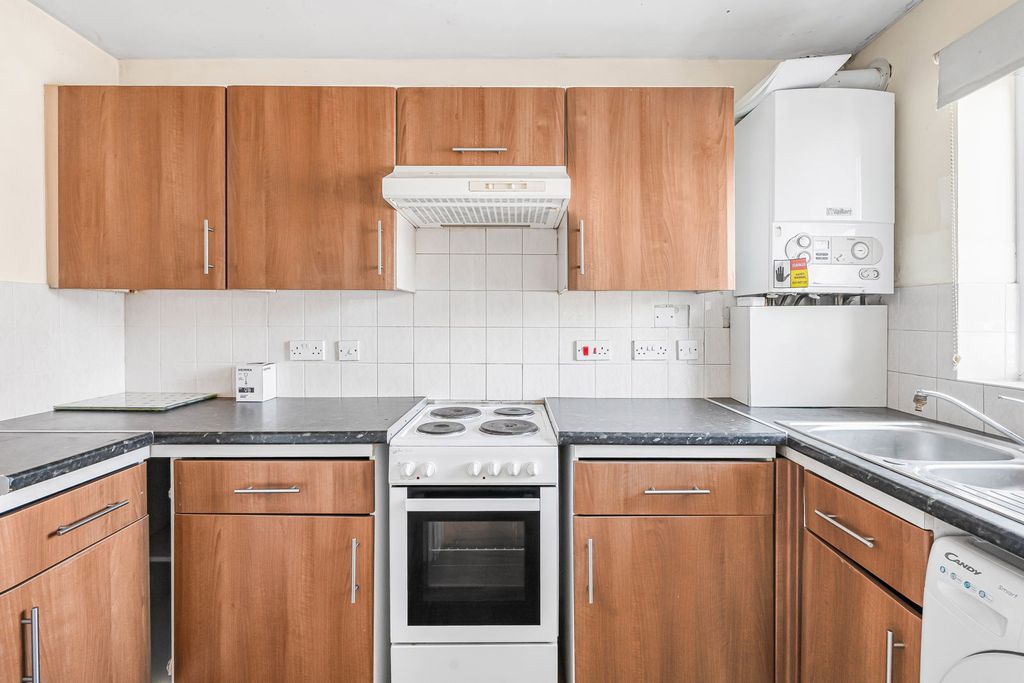 Property photo 3 of 15 Kitchen