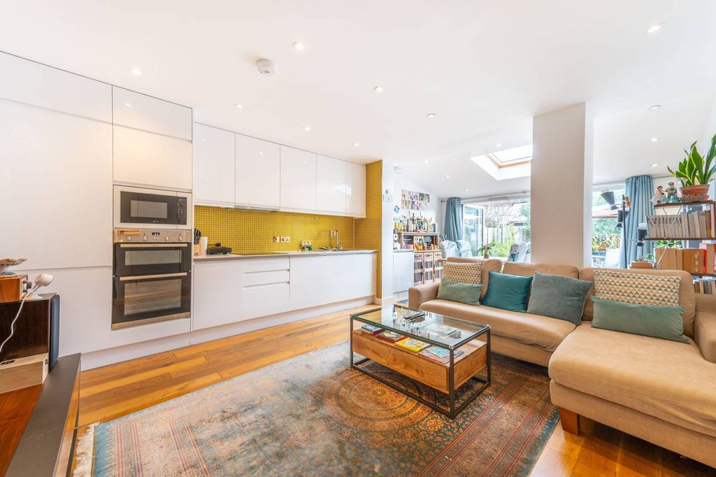 Property photo 2 of 17