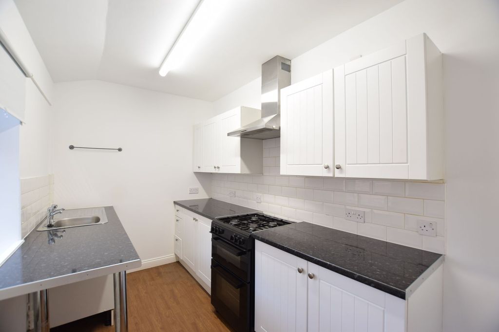 Property photo 2 of 9 Kitchen