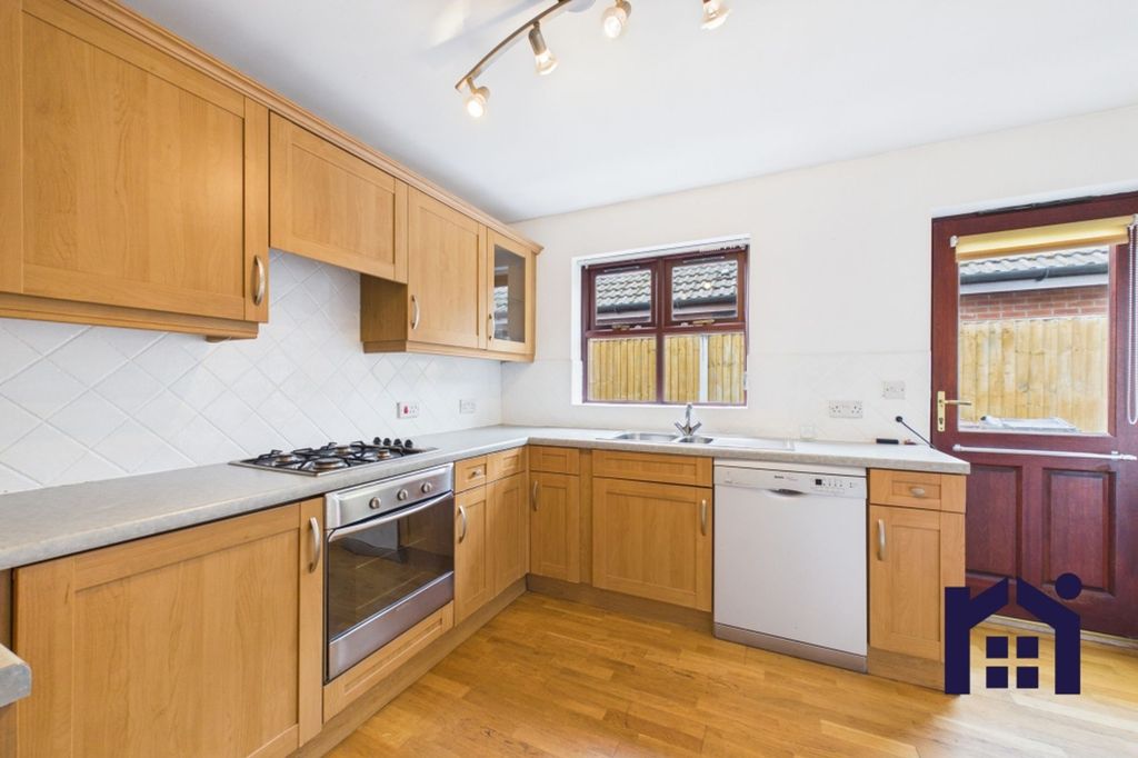 Property photo 3 of 20 Kitchen