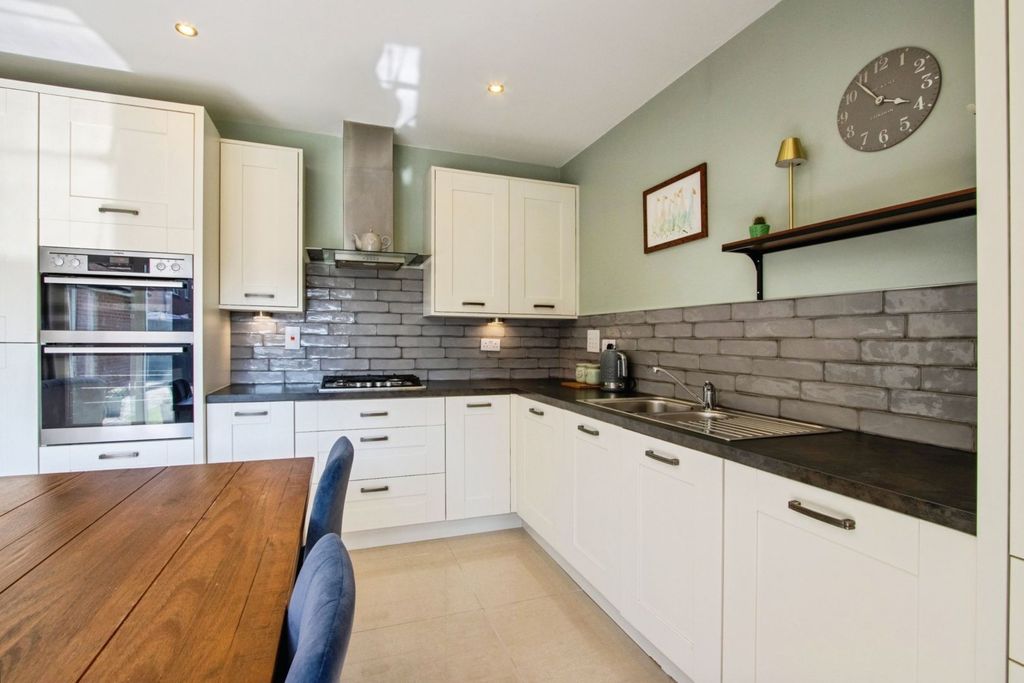 Property photo 3 of 17 Kitchen/Dining Room