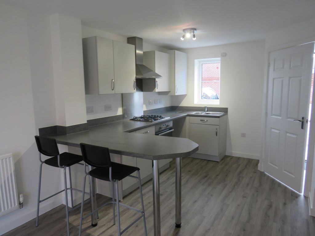 Property photo 3 of 8 Kitchen