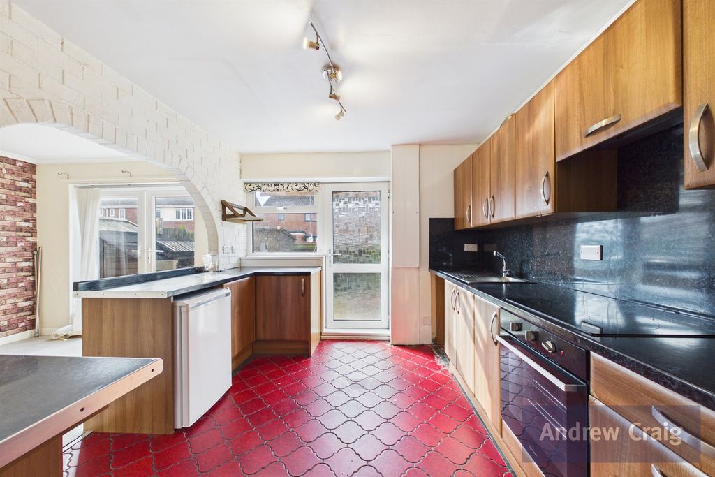 Property photo 3 of 9 Kitchen