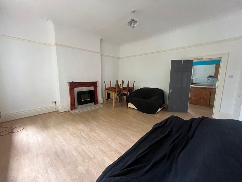 Property photo 3 of 7 Gallery