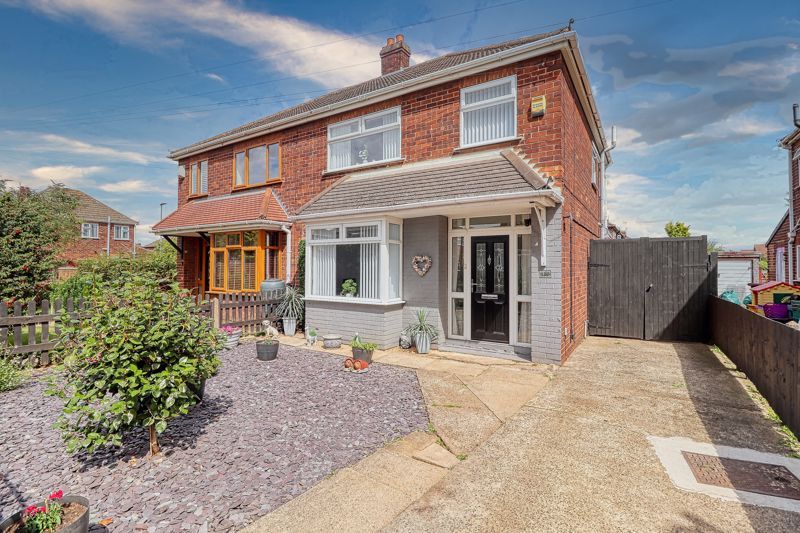 Property photo 1 of 19 Frontal