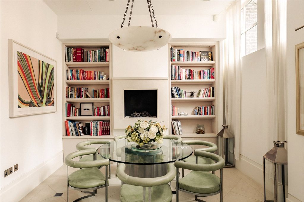 Property photo 3 of 19 Dining Area