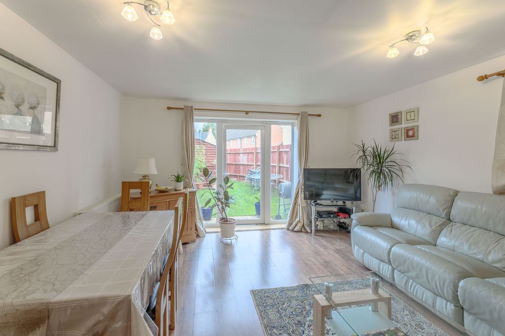 Property photo 2 of 11