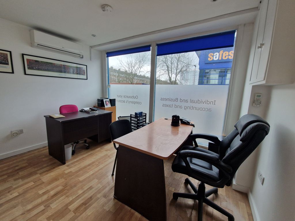 Property photo 3 of 6