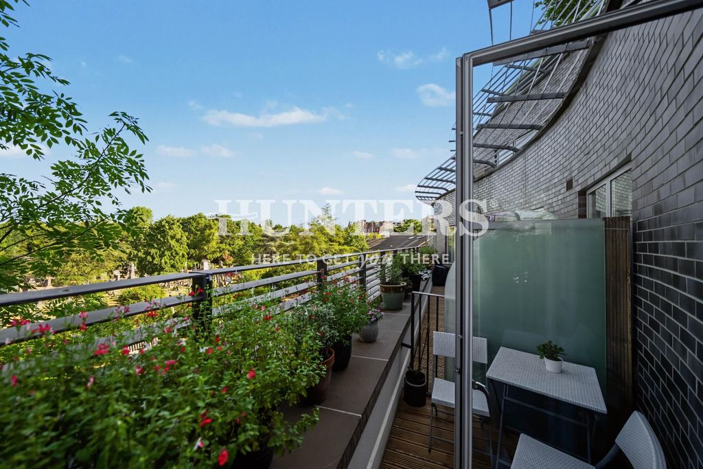 Property photo 1 of 11 Balcony