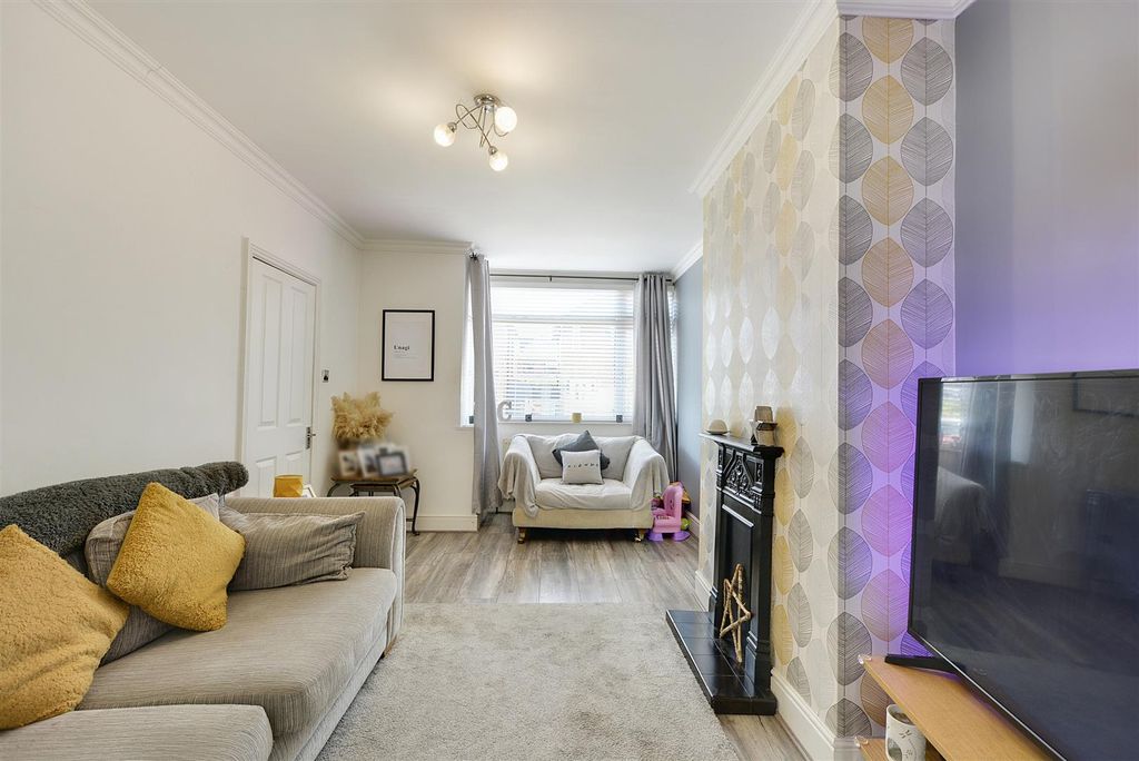 Property photo 2 of 20 Lounge