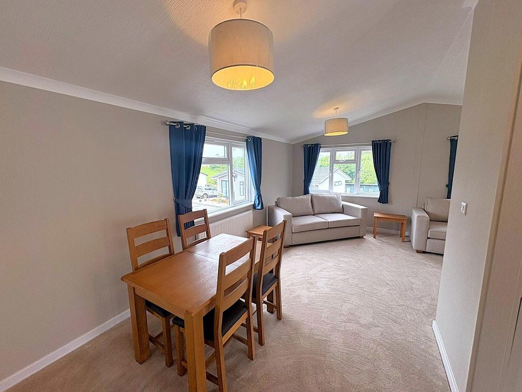 Property photo 3 of 26 Bd32724d-2De5-46E0-9331-12c57Ef236Bb.Jpg