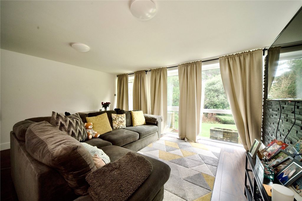 Property photo 2 of 21 Picture No. 24