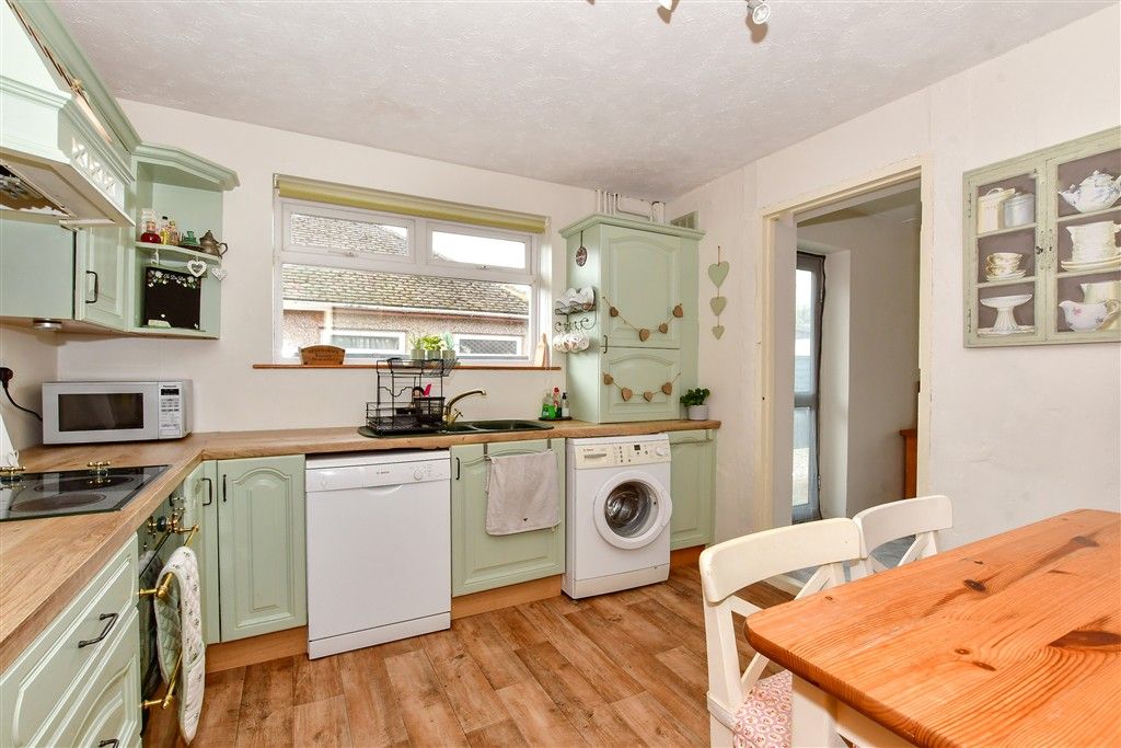 Property photo 2 of 9 Kitchen