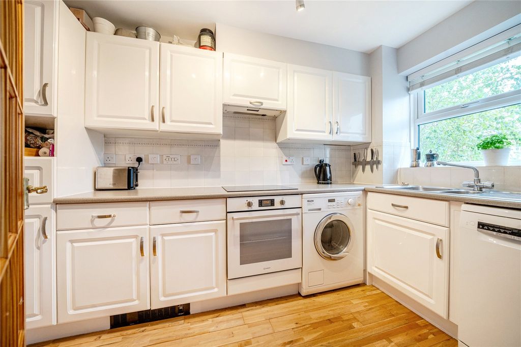 Property photo 3 of 17 Kitchen