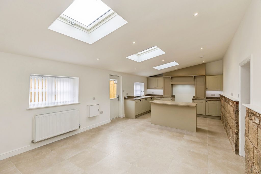 Property photo 2 of 29 Pbox-Img.Jpg