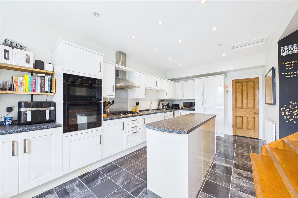 Additional image 21 of 3 bed flat for saleGardens Road, Clevedon BS21