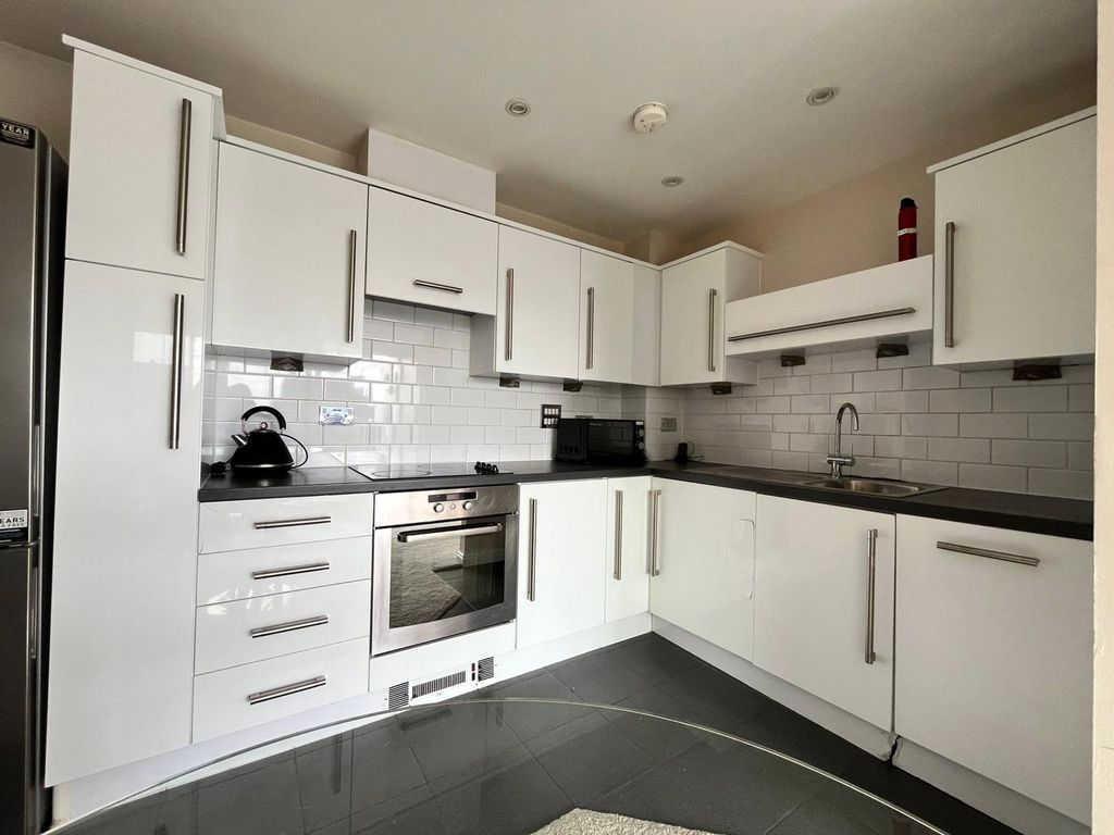 Property photo 2 of 8 Kitchen