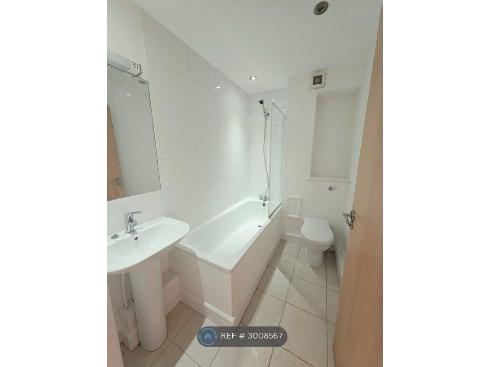 Property photo 3 of 7 Bathroom