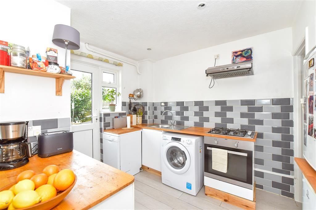 Property photo 3 of 12 Kitchen