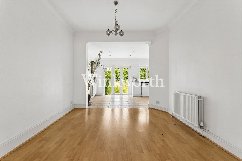 Property photo 1 of 16 Picture No. 11