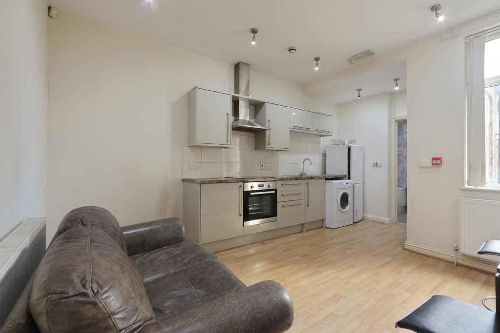 Property photo 3 of 27 A Kitchen Diner