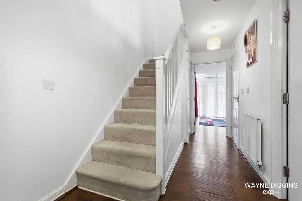 Property photo 2 of 23