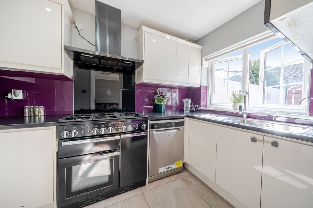 Property photo 3 of 25 Kitchen