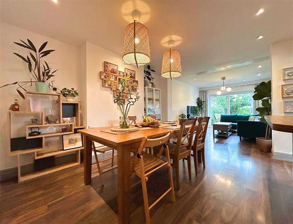 Property photo 2 of 27