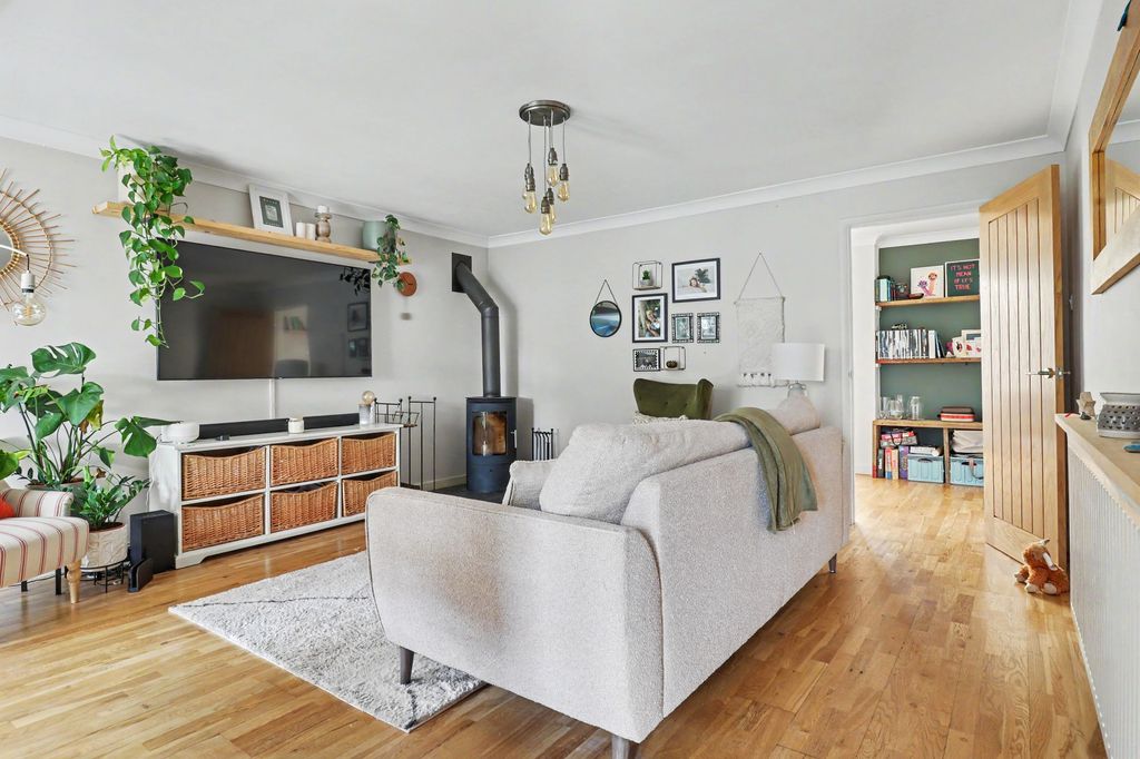 Property photo 2 of 19