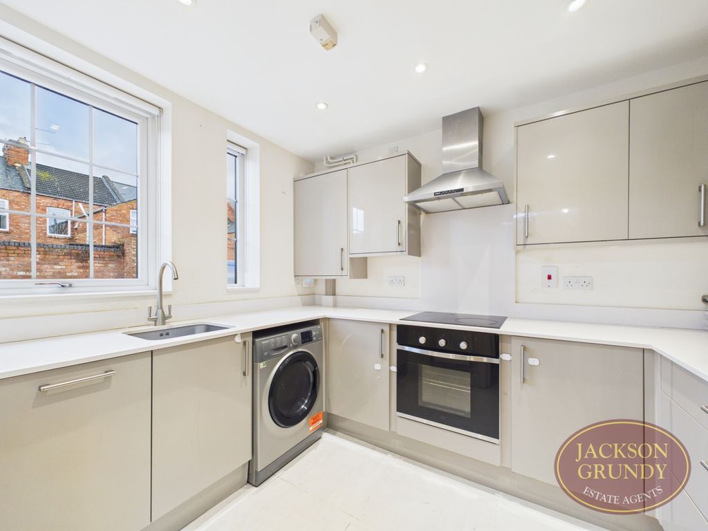 Property photo 2 of 14 Thenford Mews