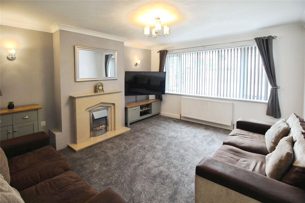 Property photo 2 of 11 Lounge